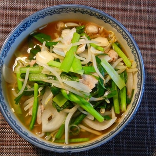 ニラもやし玉ねぎ炒めの醤油ラーメン